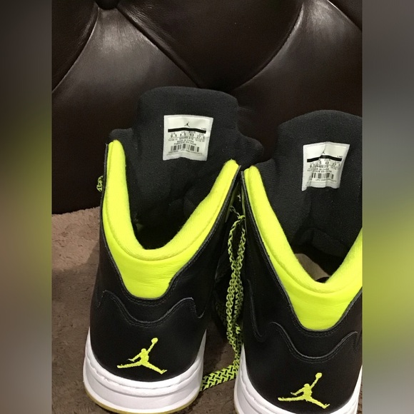 Jordan Black and Neon Green Sneakers - Picture 5 of 6